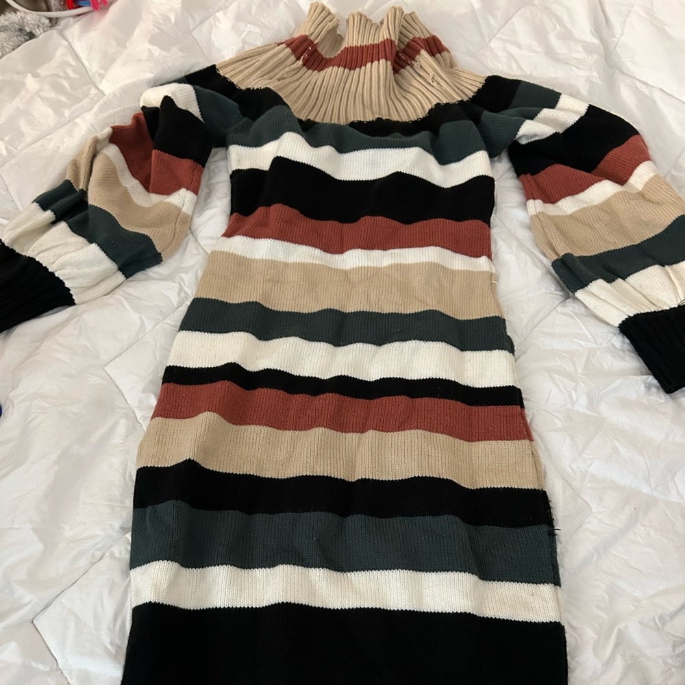 Turtle neck long sleeve dress.